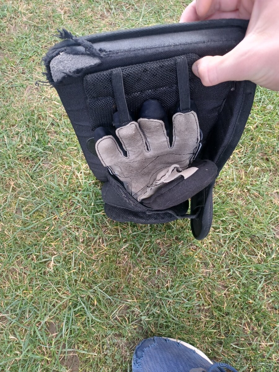 Hokejová/hokejbalová výstroj - 4