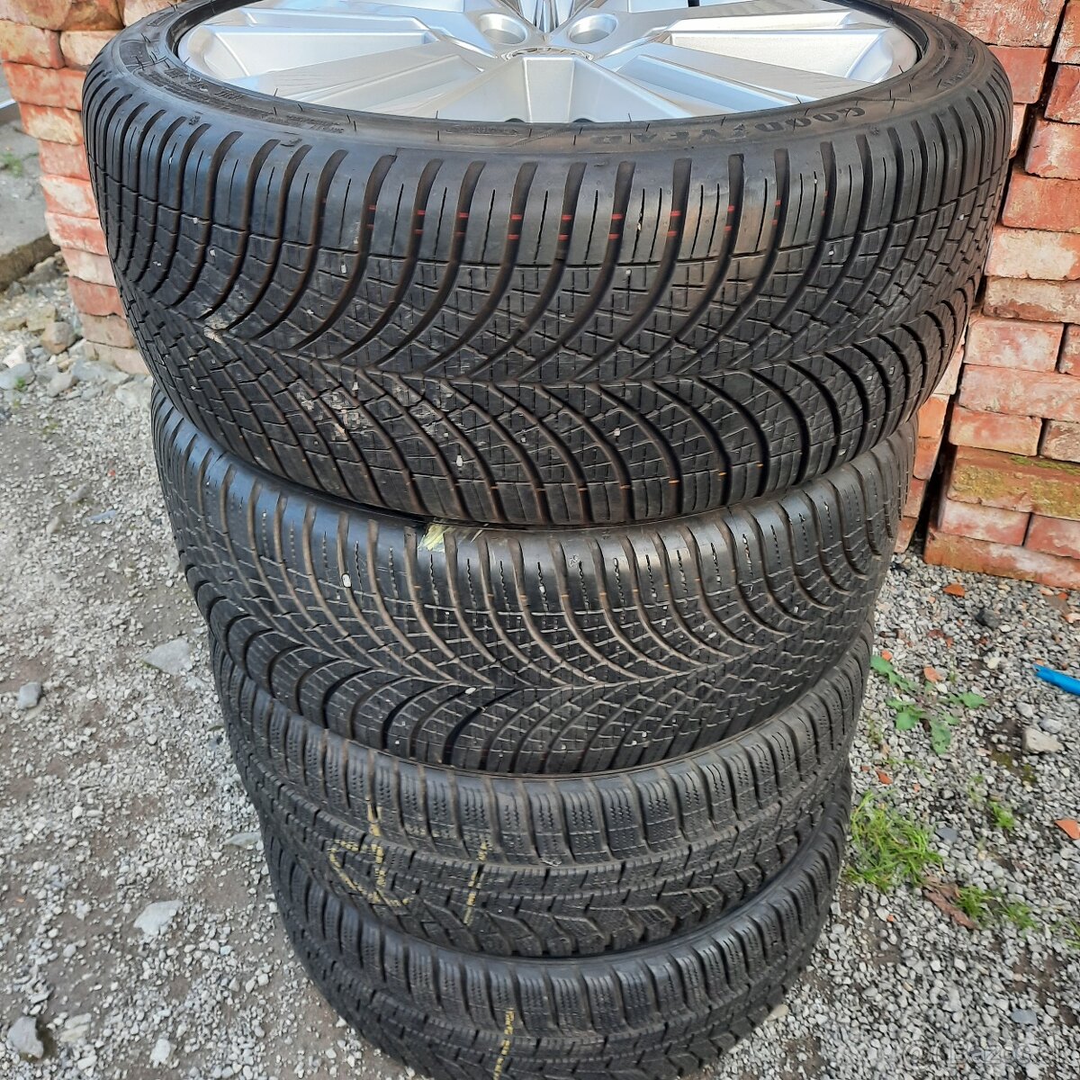 PICTORIS zimna Alu kola R18 5x112 Octavia VRS Touran Sharan - 4