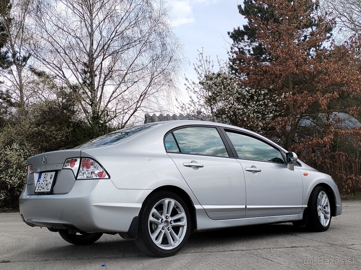 Honda Civic 8g automat americka verzia - 4