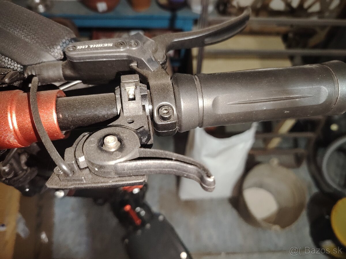 📌 Predám – Elektrická kolobežka iScooter iX8 - 4