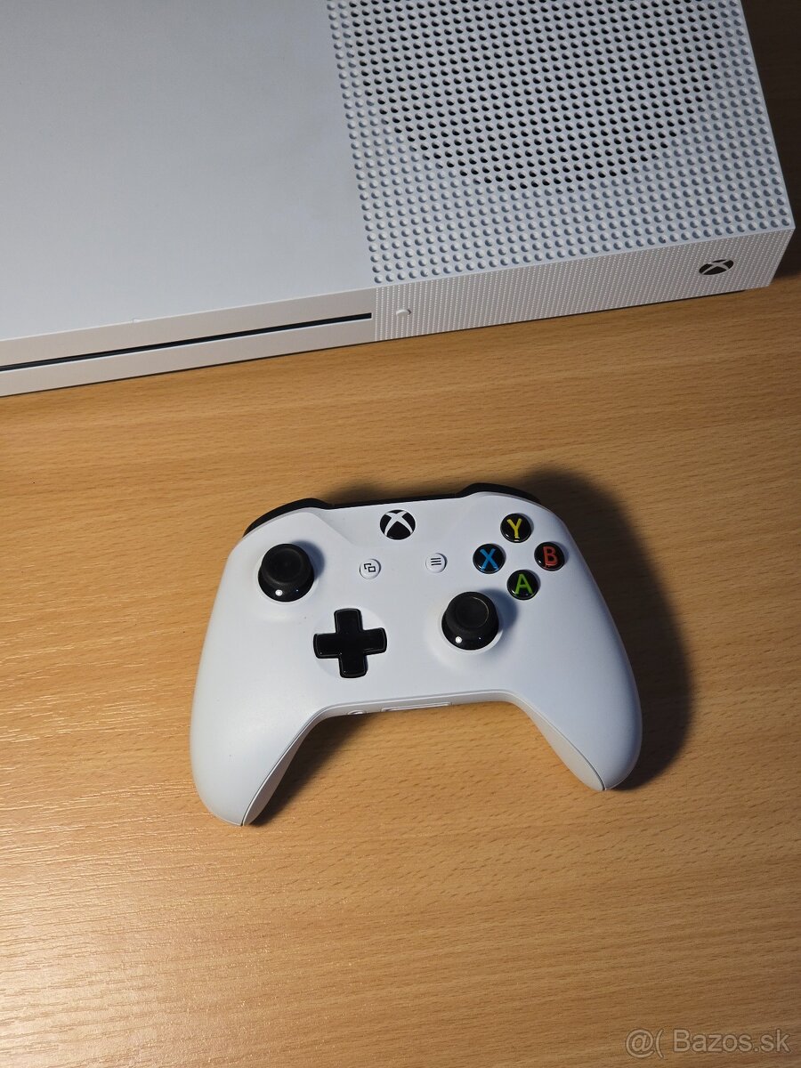 Xbox One S 1TB - 4