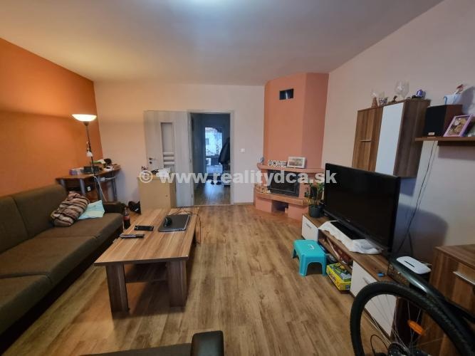 Predáme rodinný dom v centre obce Bolešov - 4