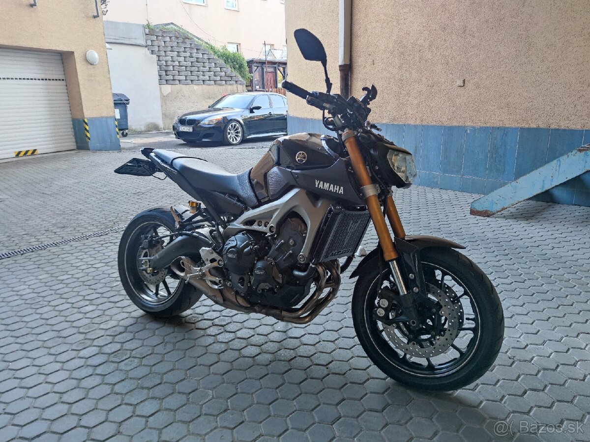 Yamaha MT09 - 4