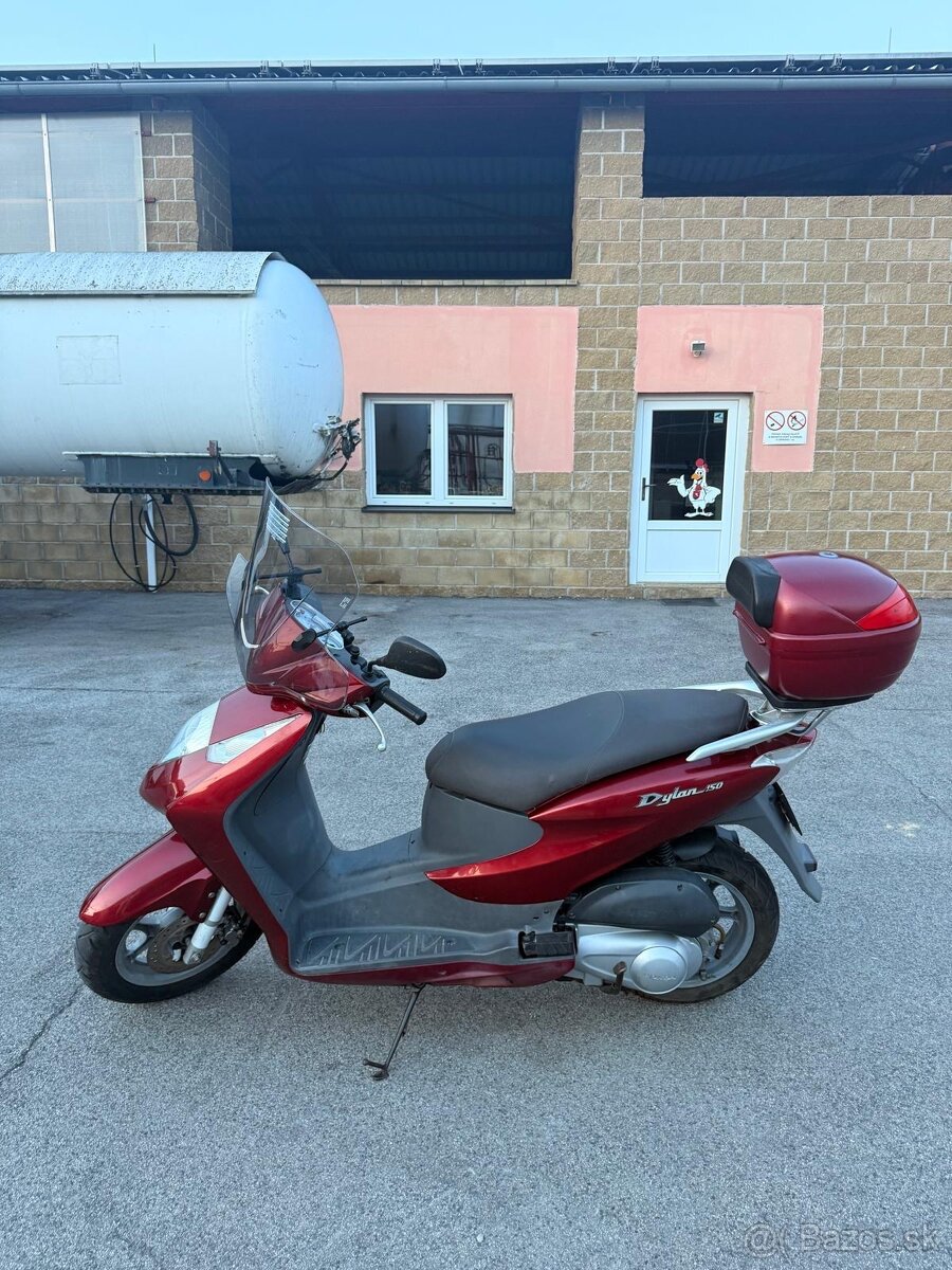 Honda Dylan - úsporný mestský skúter - 4