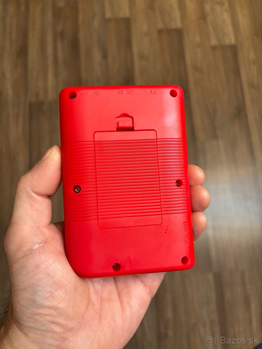 Zábava v dlani – Nová 8-bitová retro konzola s hrami - 4