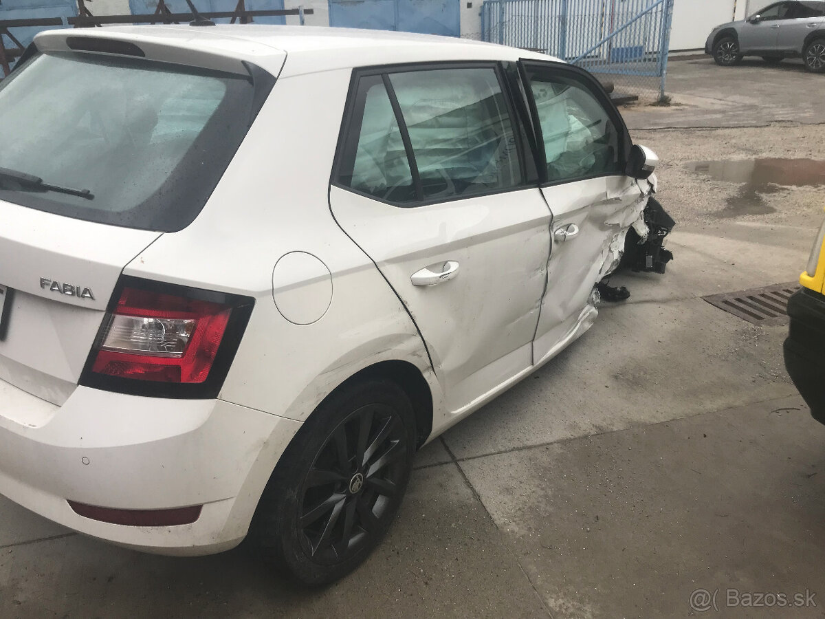 Fabia 3 havarovaná - 4