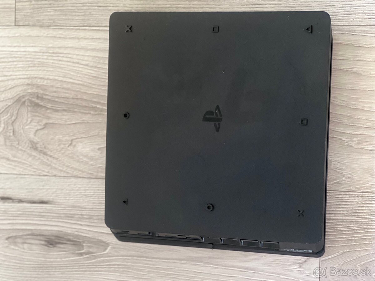 Playstation 4 Slim - 4