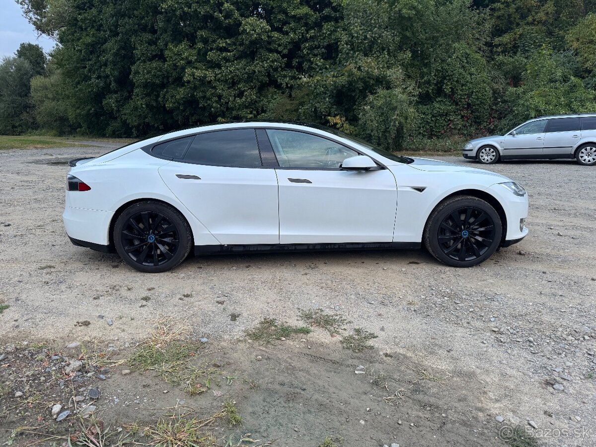 Tesla Model S P85 - Nabíjení ZDARMA - 4