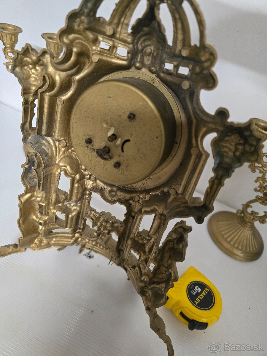 Hodiny a svietniky len ako dekoracia - 4