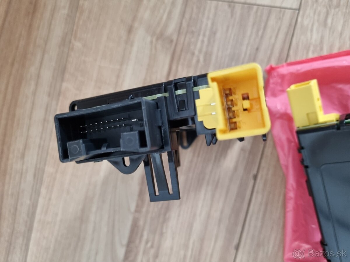 PODVOLANTOVA RIADIACA JEDNOTKA NA MULTIFUNKCIU - 4