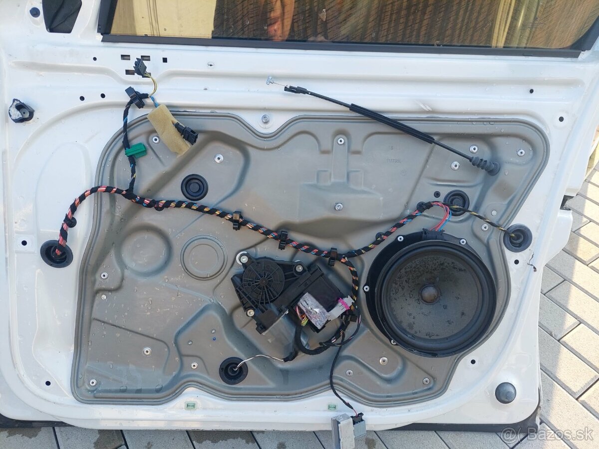 ŠKODA OCTAVIA 2 PREDNE DVERE - 4