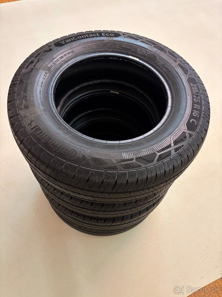 Continental 215/75/16C - 4