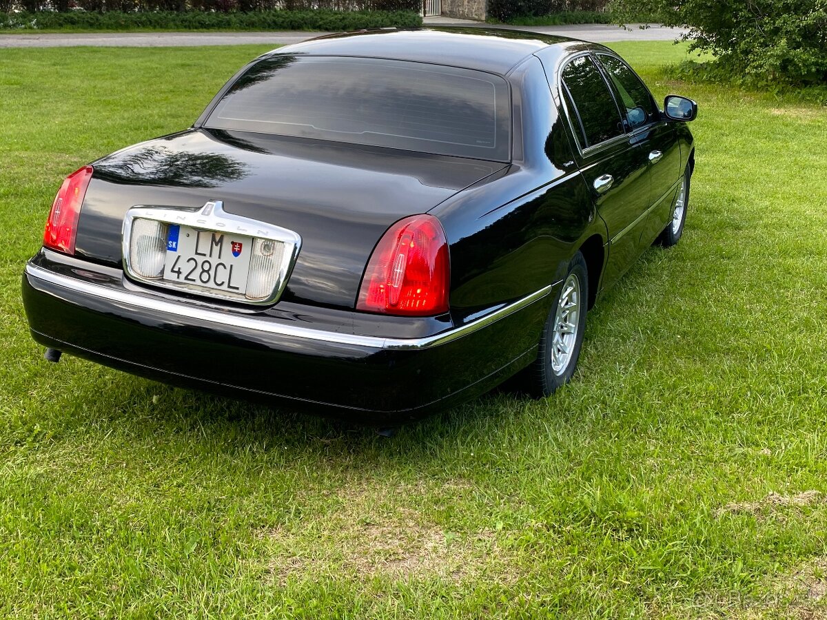 Lincoln towncar - 4