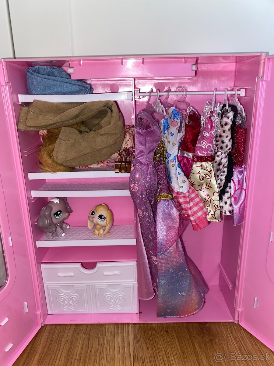 Skrina s rozmermi 26x8x33 cm s doplnkami pre barbie - 4