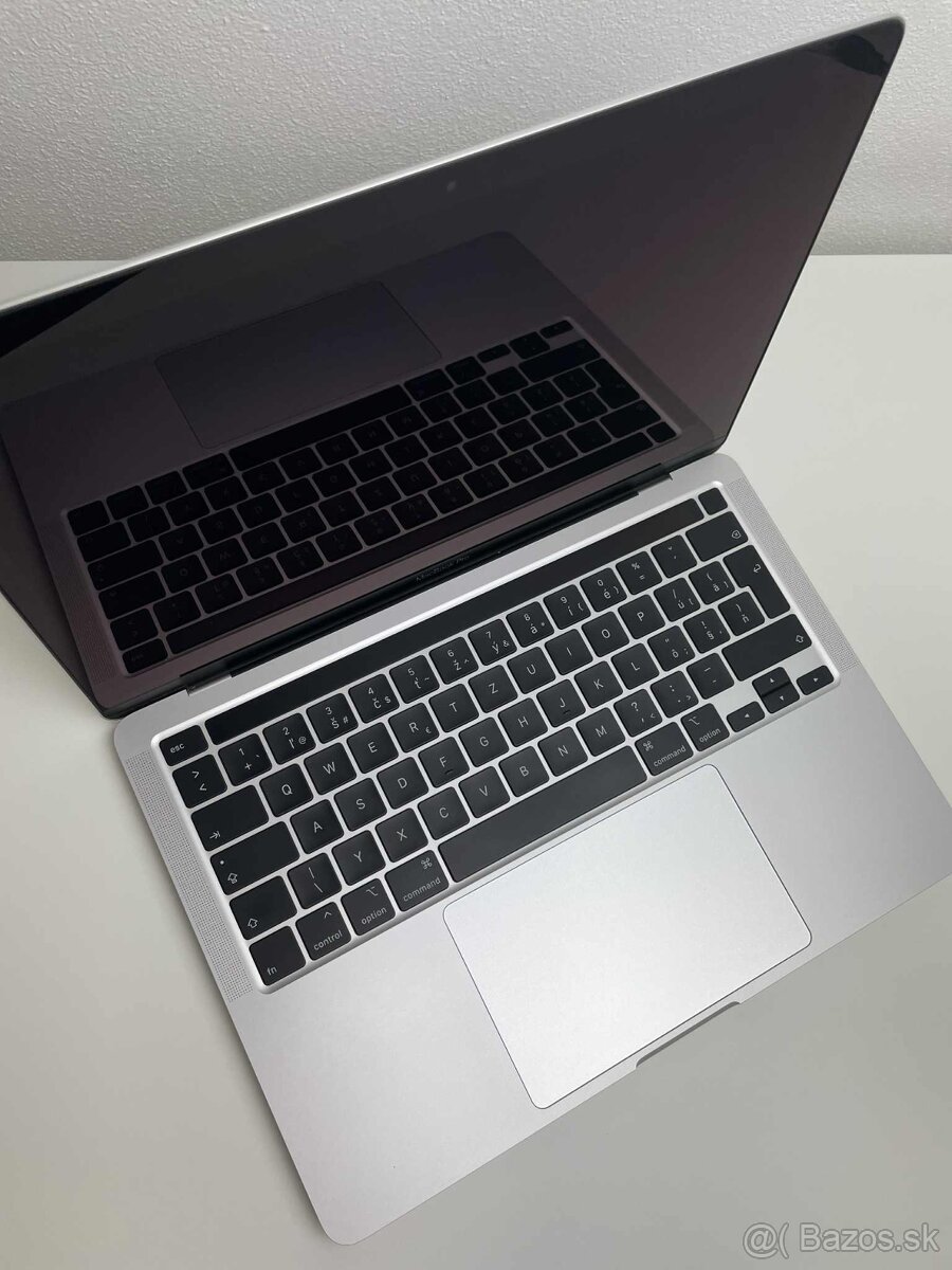 MacBook Pro 13" (2020 i7) - 4