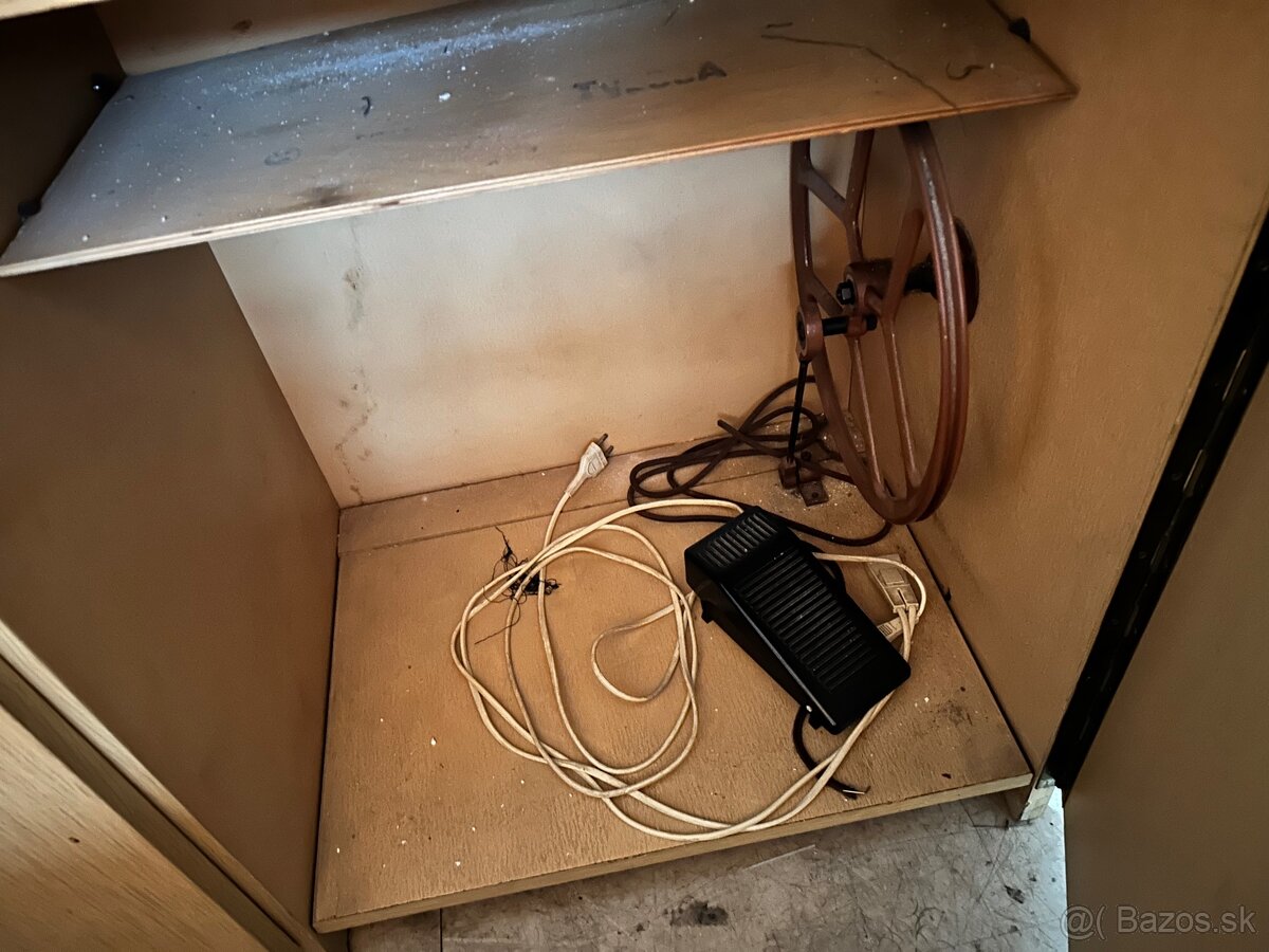 Šijací stroj Predom 438 - 4