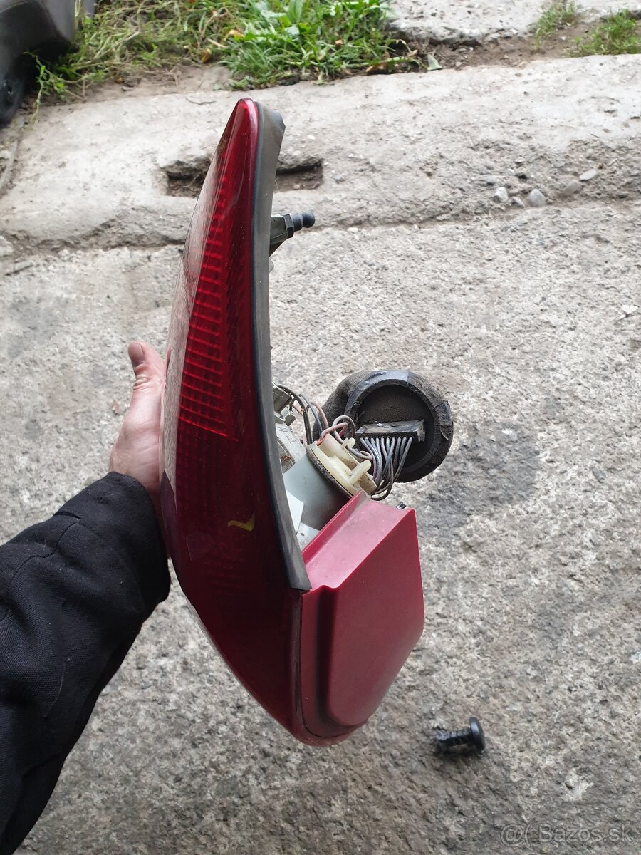 Skoda fabia 2 zadne svetlo - 4