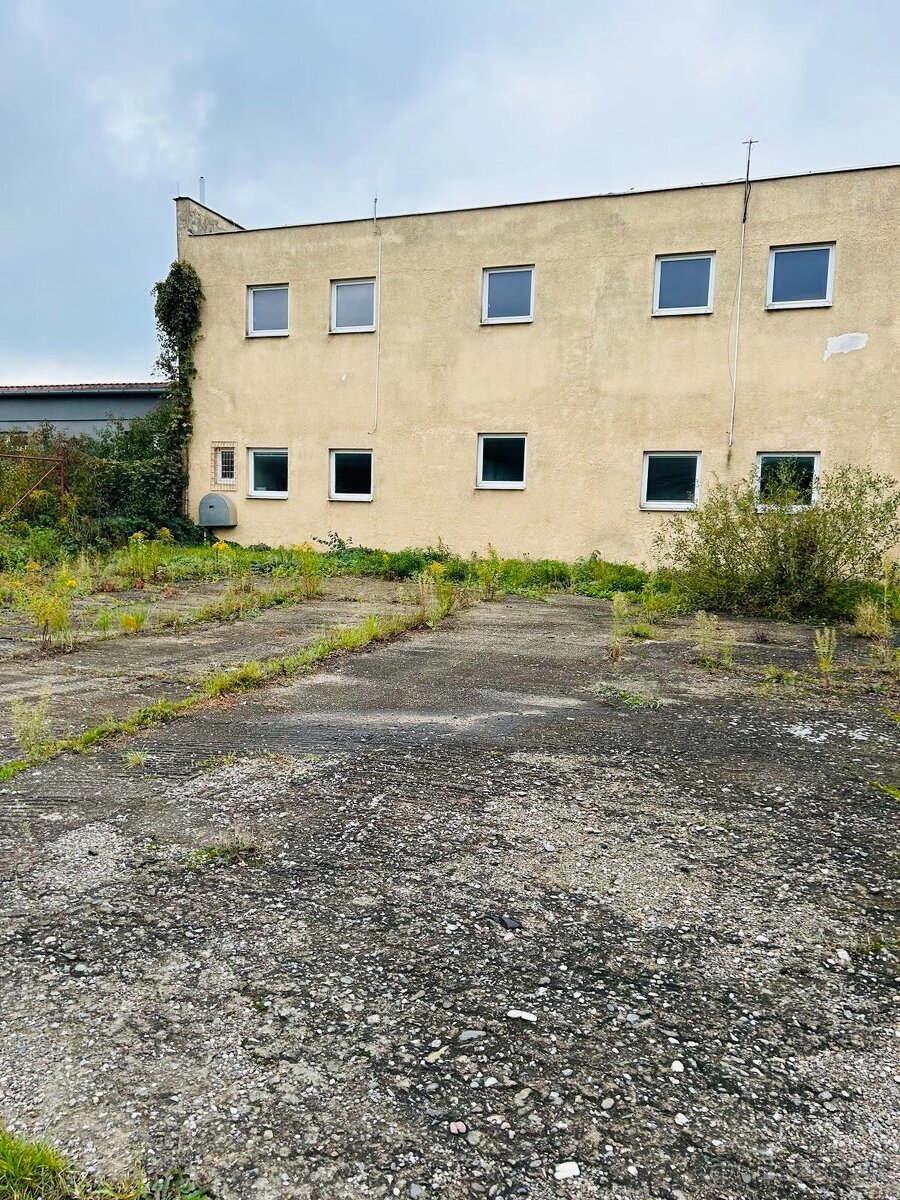 Budovy v priemyselnom areáli NA PREDAJ - 4