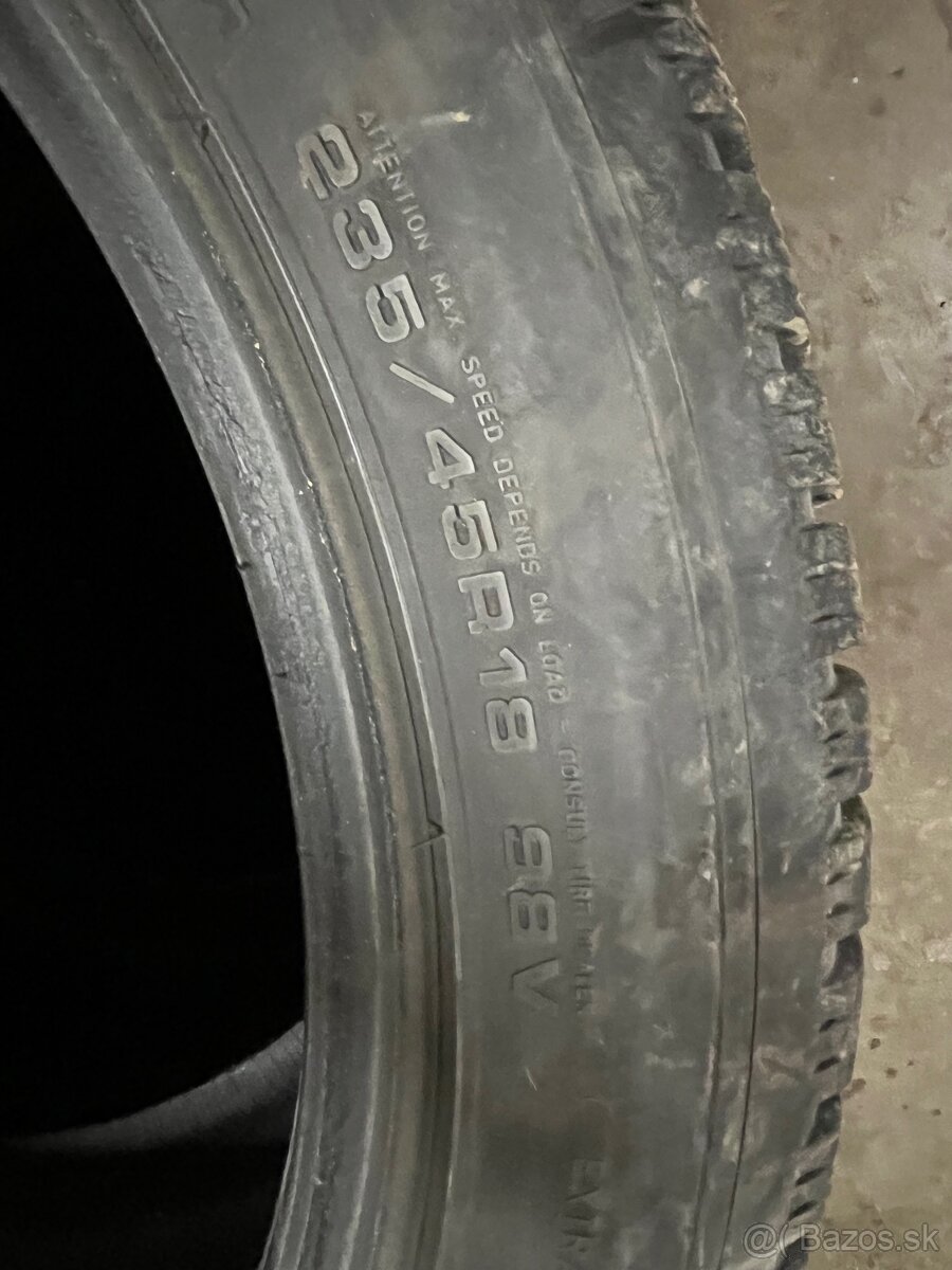 Zimne Dunlop 235/45 r18 - 4
