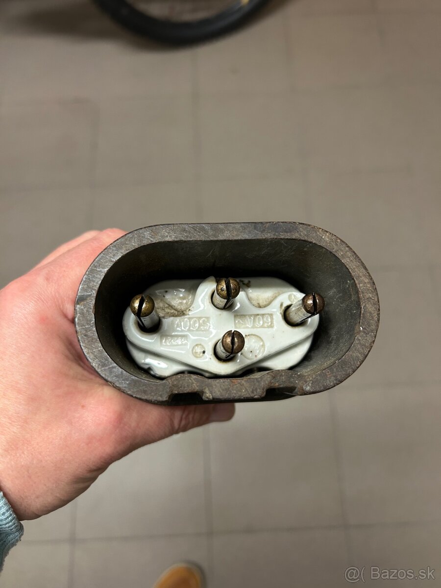 Vidlice a zasuvky 63 a - 4