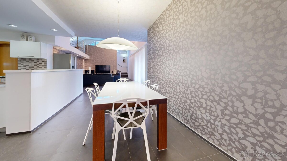 NA PREDAJ VEĽKÝ RODINNÝ DOM SENICA - 4