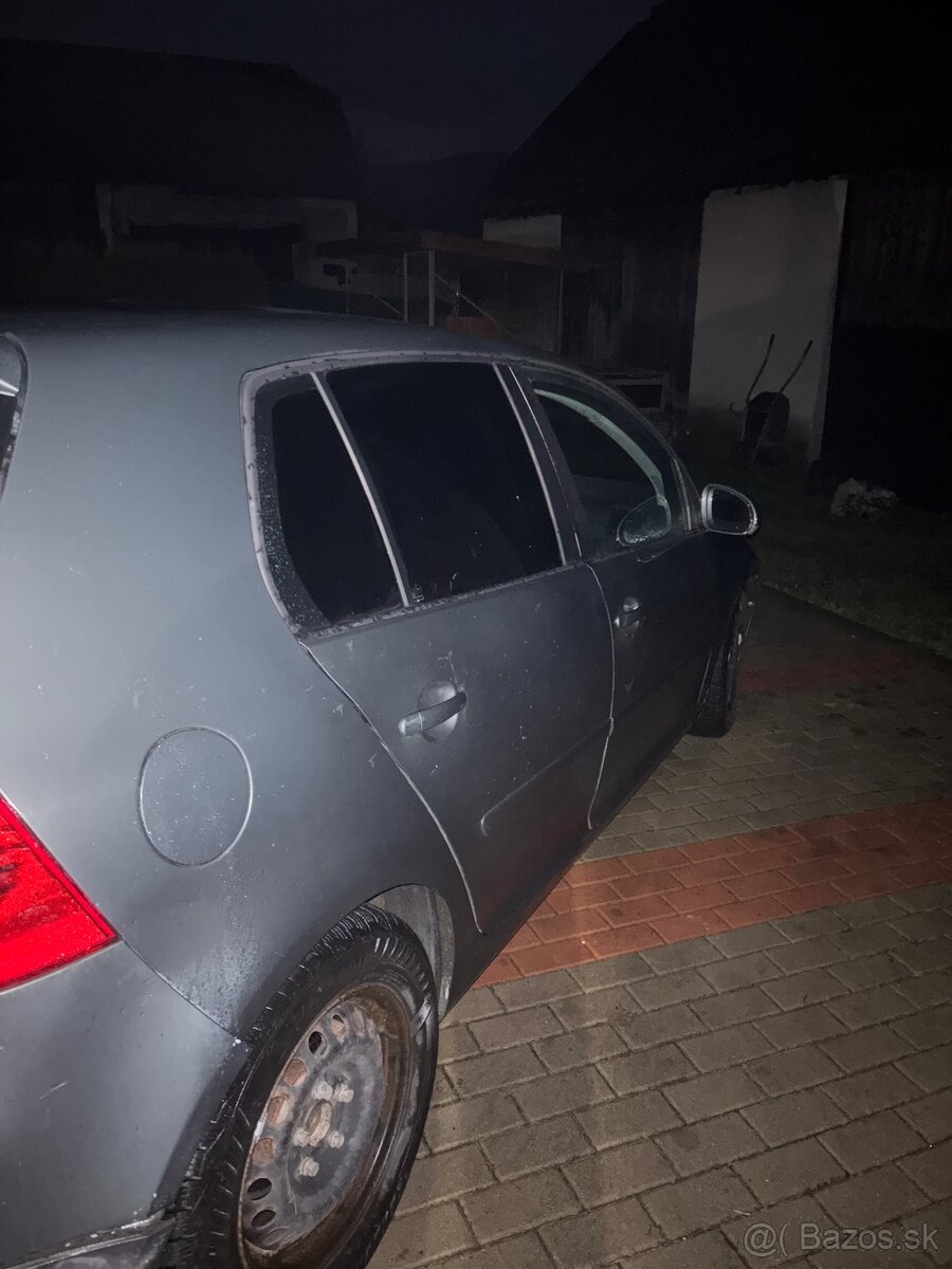 Predám Golf 5 2.0 TDi - 4