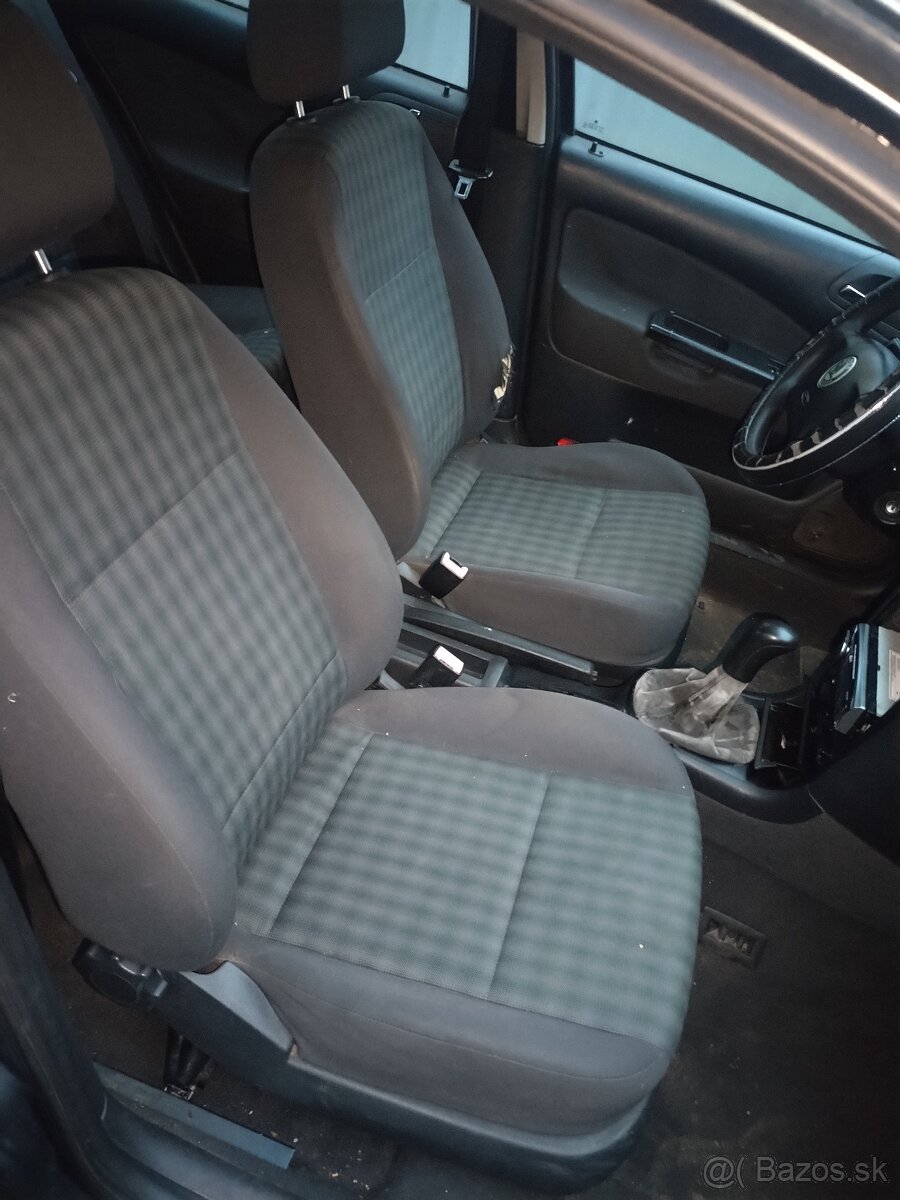 Rozpredám Octaviu - 4