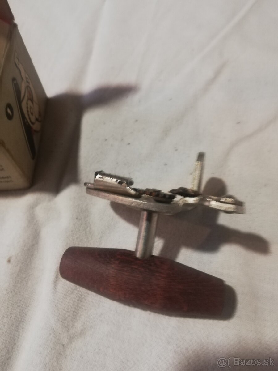 Otvárač na konzervy - 4