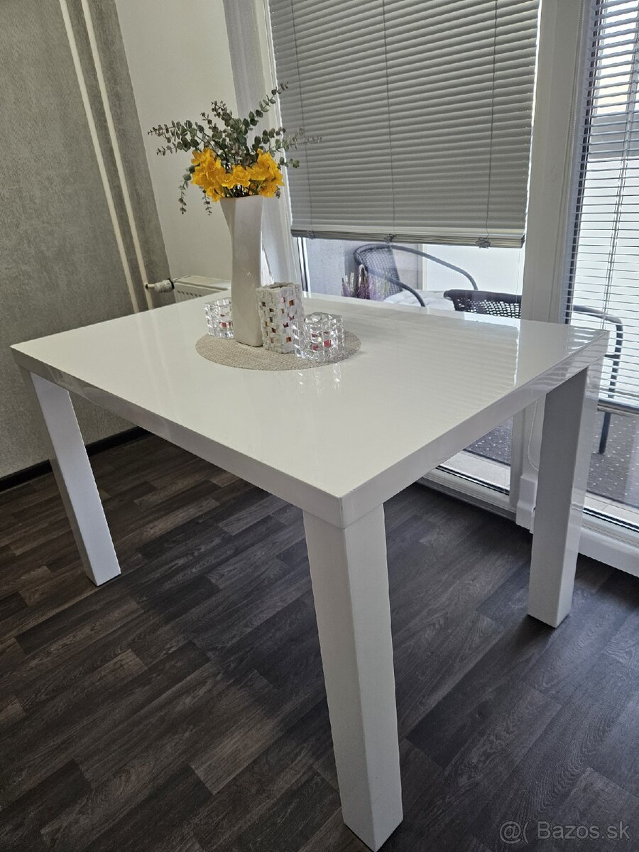 Jedálenský stôl a stoličky - 4
