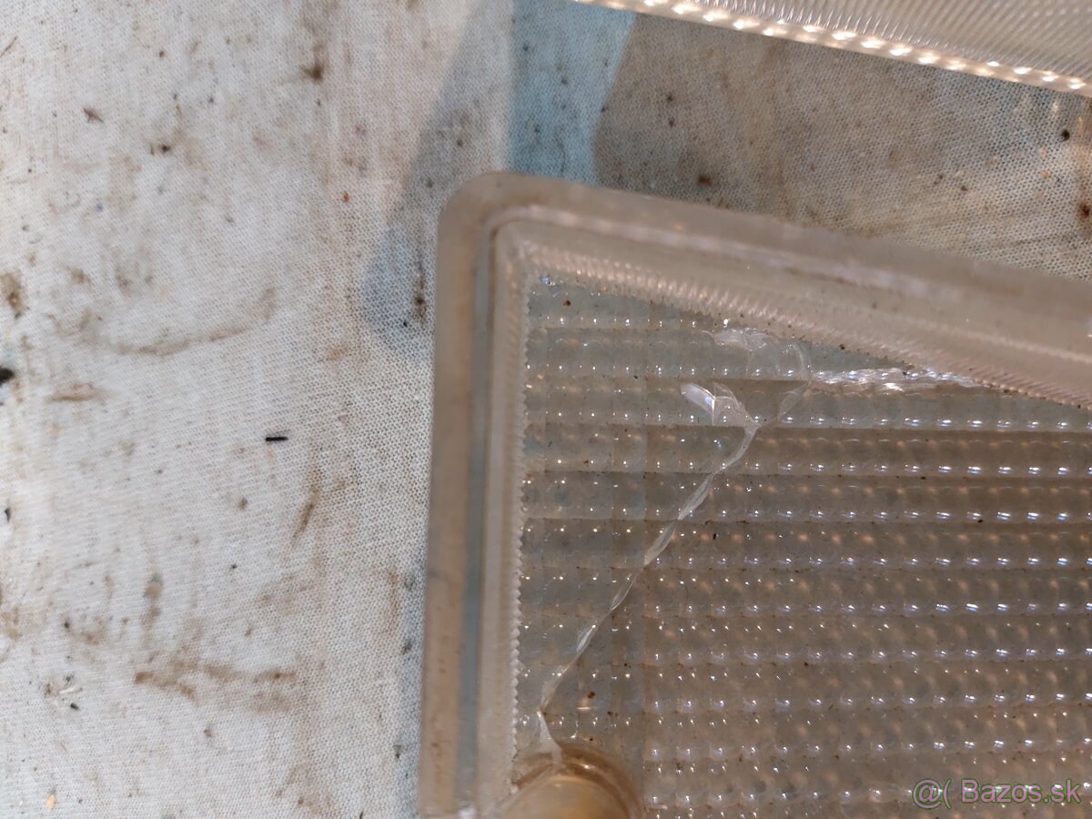 smerovky VW,zadne svetlo kryt S Favorit - 4