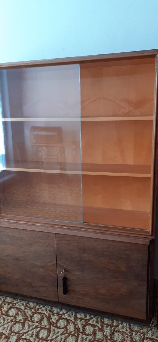 Darujem starší gauč a nábytok - 4