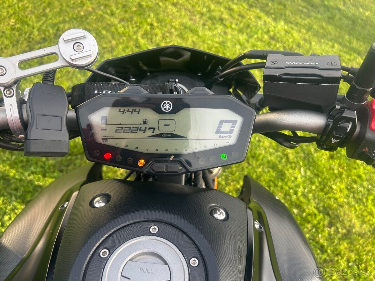 Yamaha MT 07 - 4