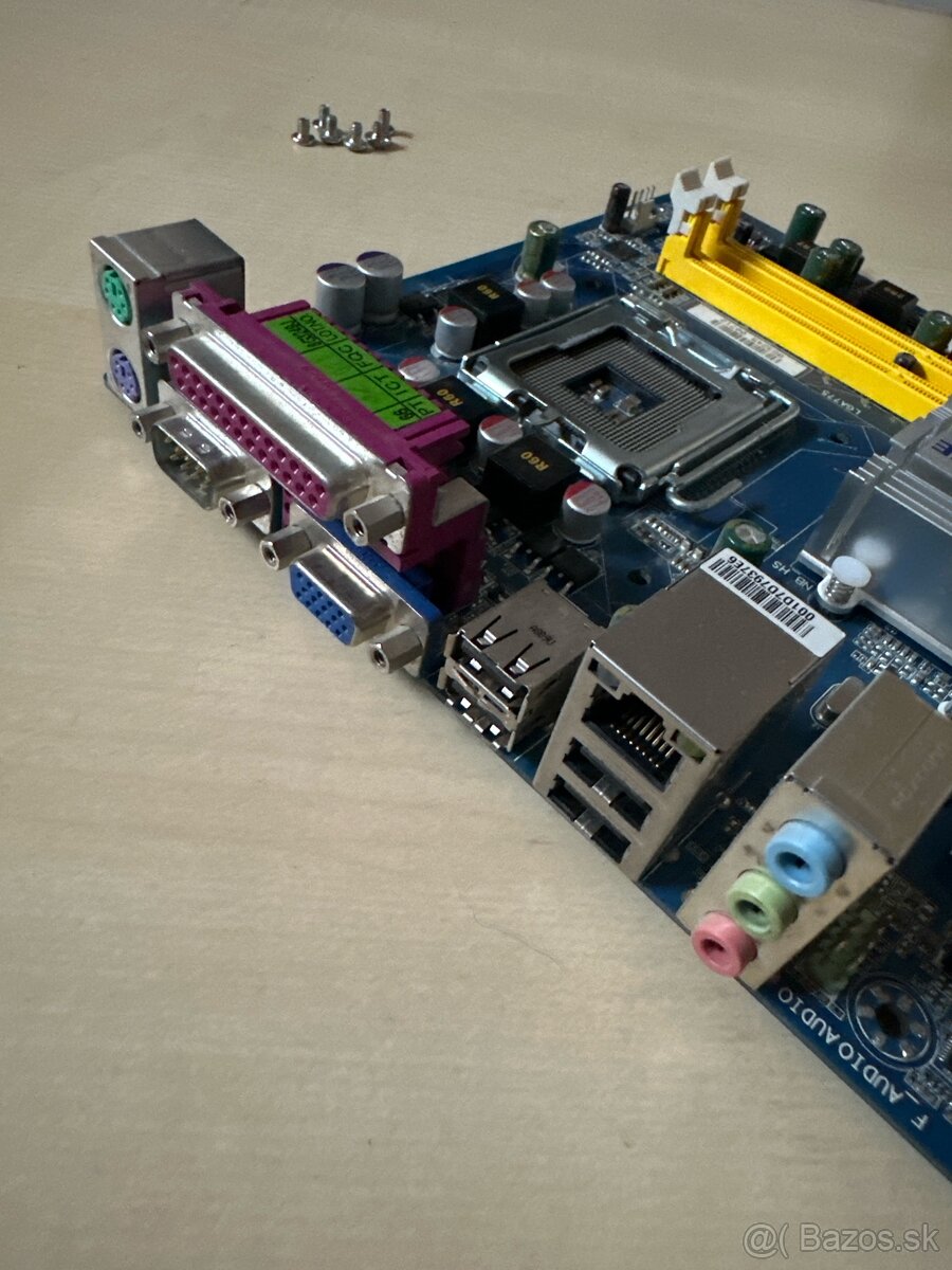 Gigabyte GA-945GCM-S2L - 4