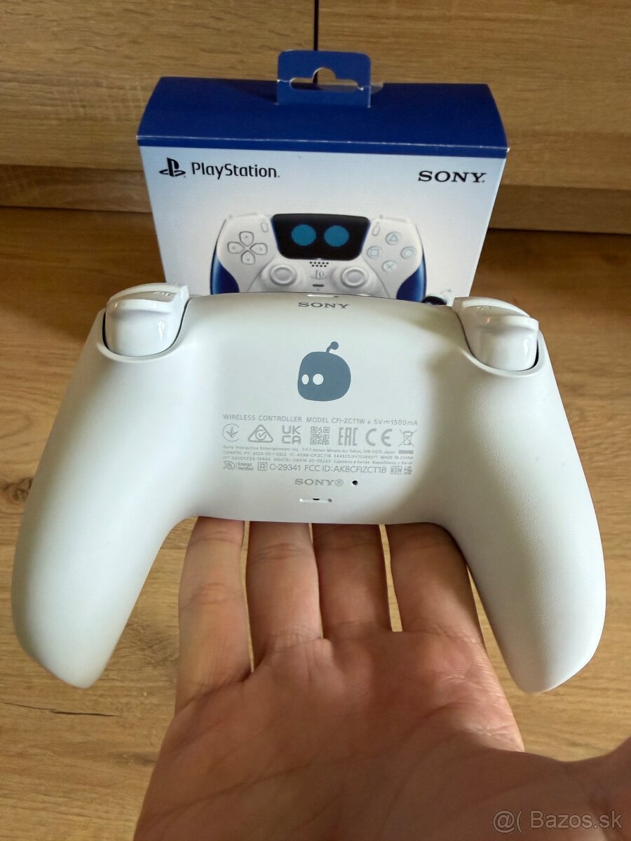 PS5 DualSense Astro Bot Limited Edition - 4