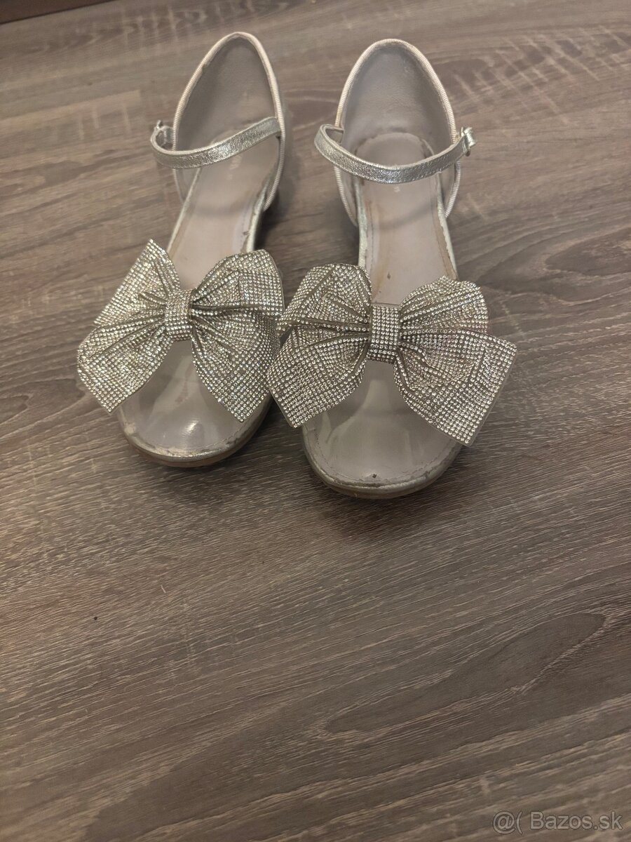 Trblietavé dievčenské lodičky - 4