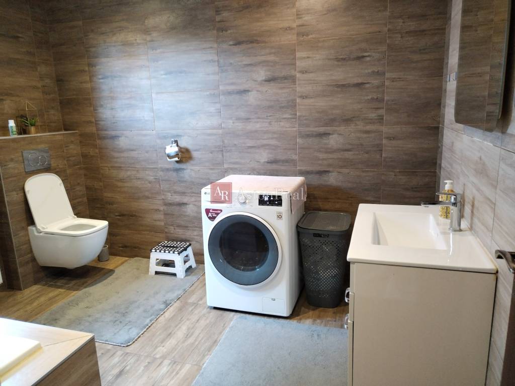 Predaj:Prerobený 4-izbový RODINNÝ DOM, pozemok 792 m2, Sučan - 4