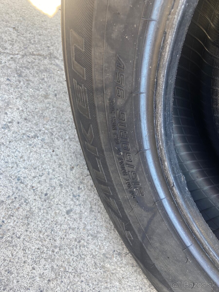 Predám pneu 215/60 - 4