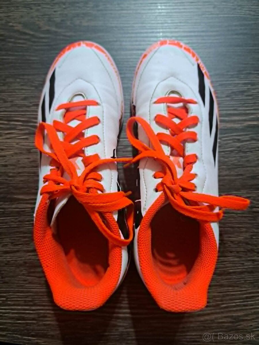 Predám kopačky, halovky adidas - 4