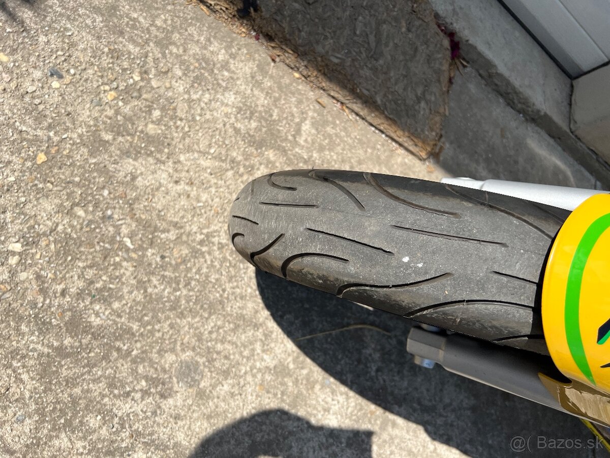 Yamaha R6 - 4