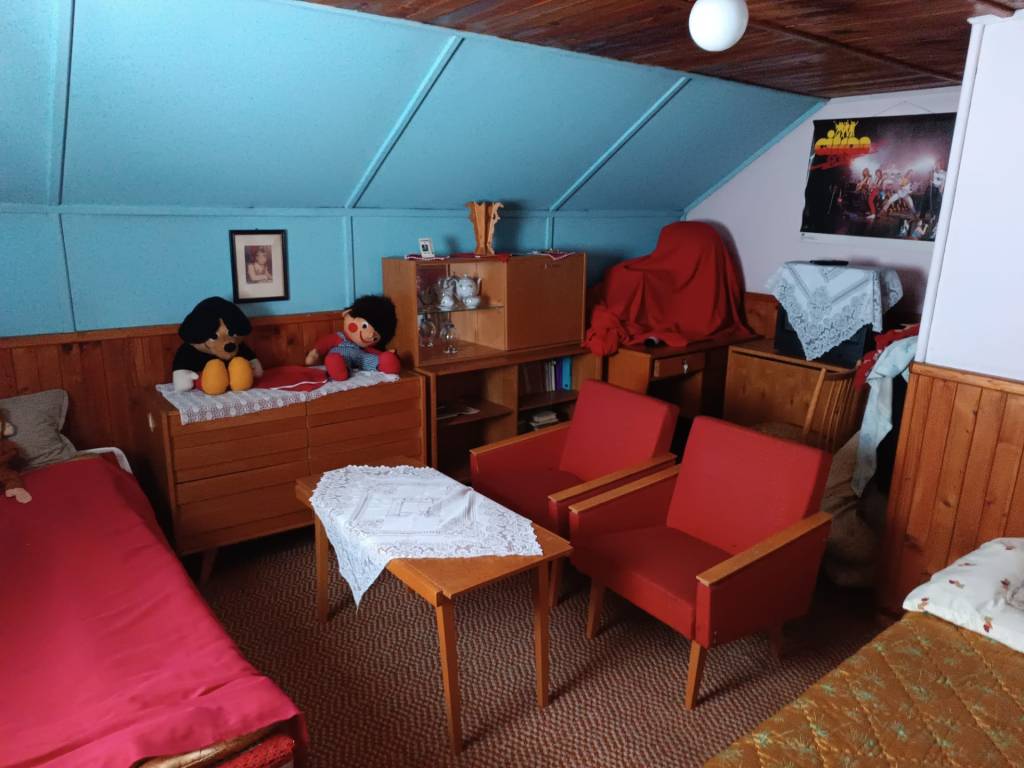 Na predaj 3-izbový byt s podkrovím, garážou a záhradou – Nov - 4