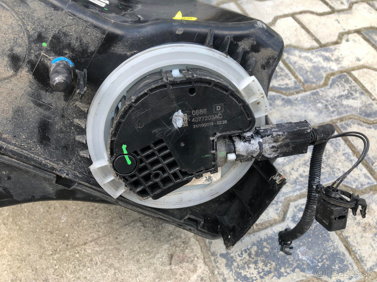 Čerpadlo + nádrž AdBlue Audi Q7 4M (4M0131878BF) - 4