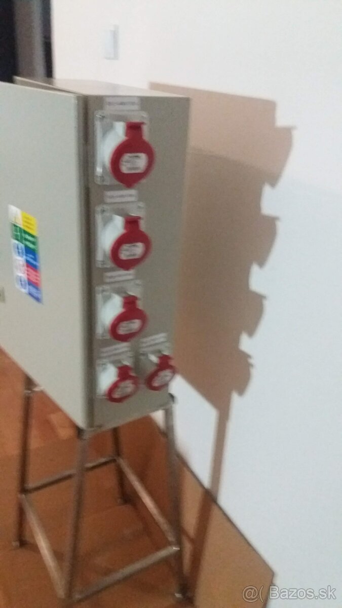 Staveniskový rozvádzač - 4