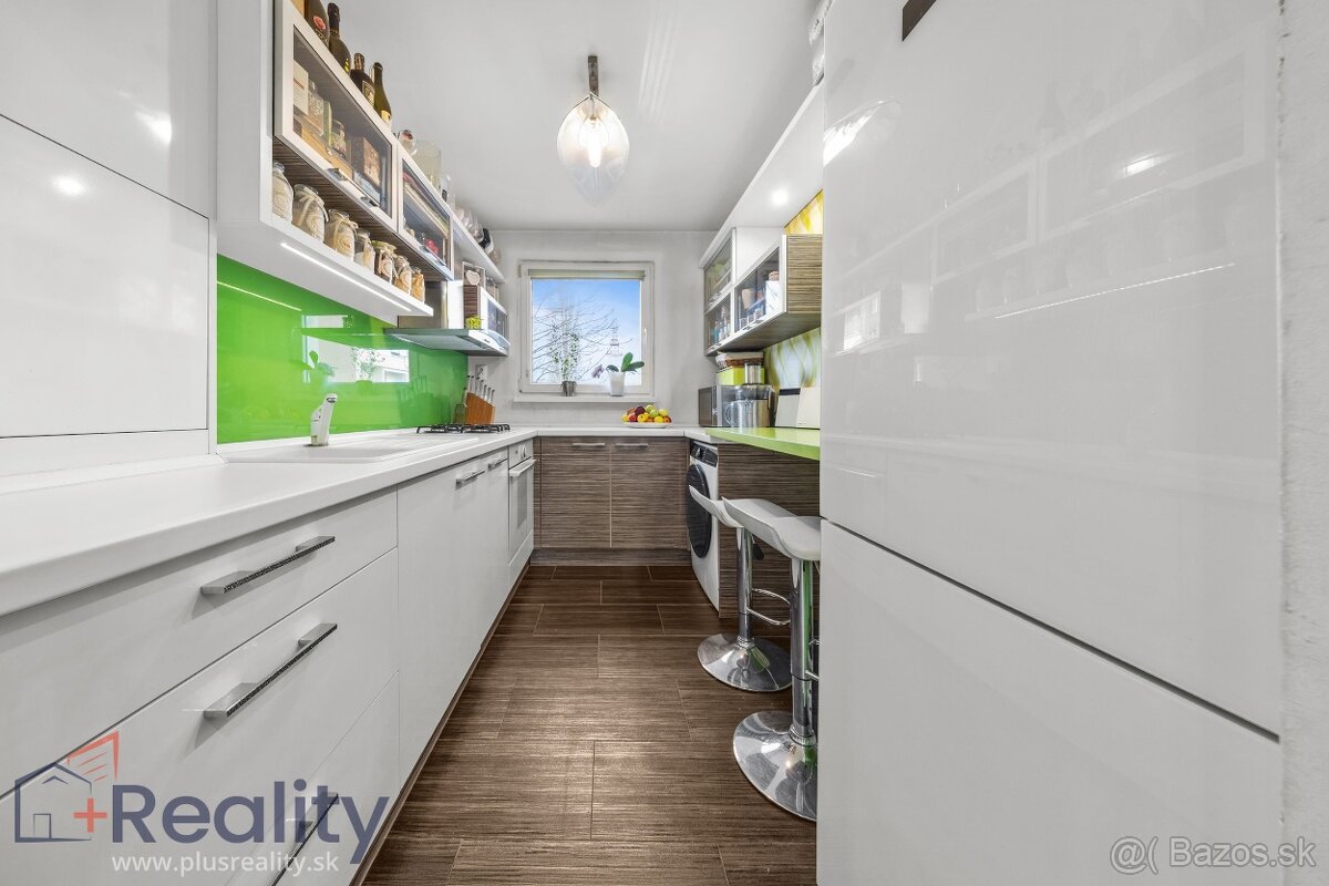 PLUS REALITY| Trojizbový byt s loggiou v DS na predaj - 4