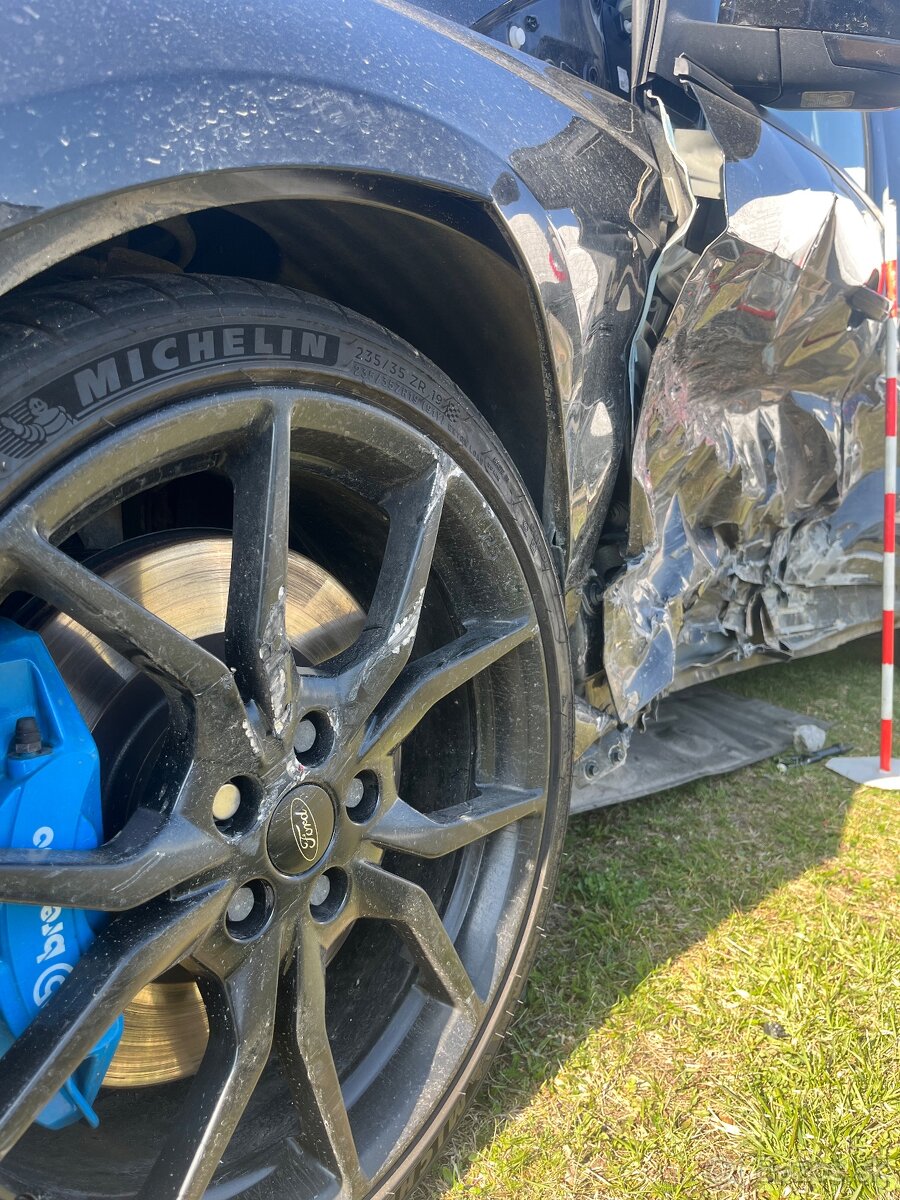Ford Focus RS mk3 - vrak - 4