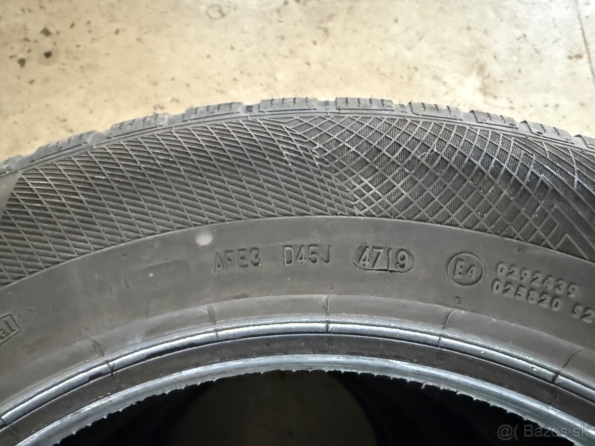 215/65R17 - 4