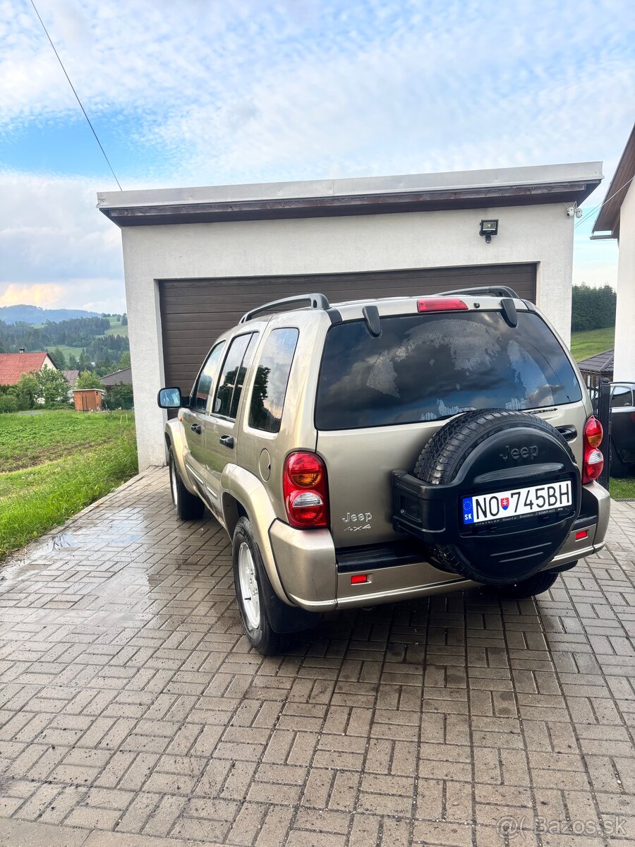Jeep cherokee KJ - 4