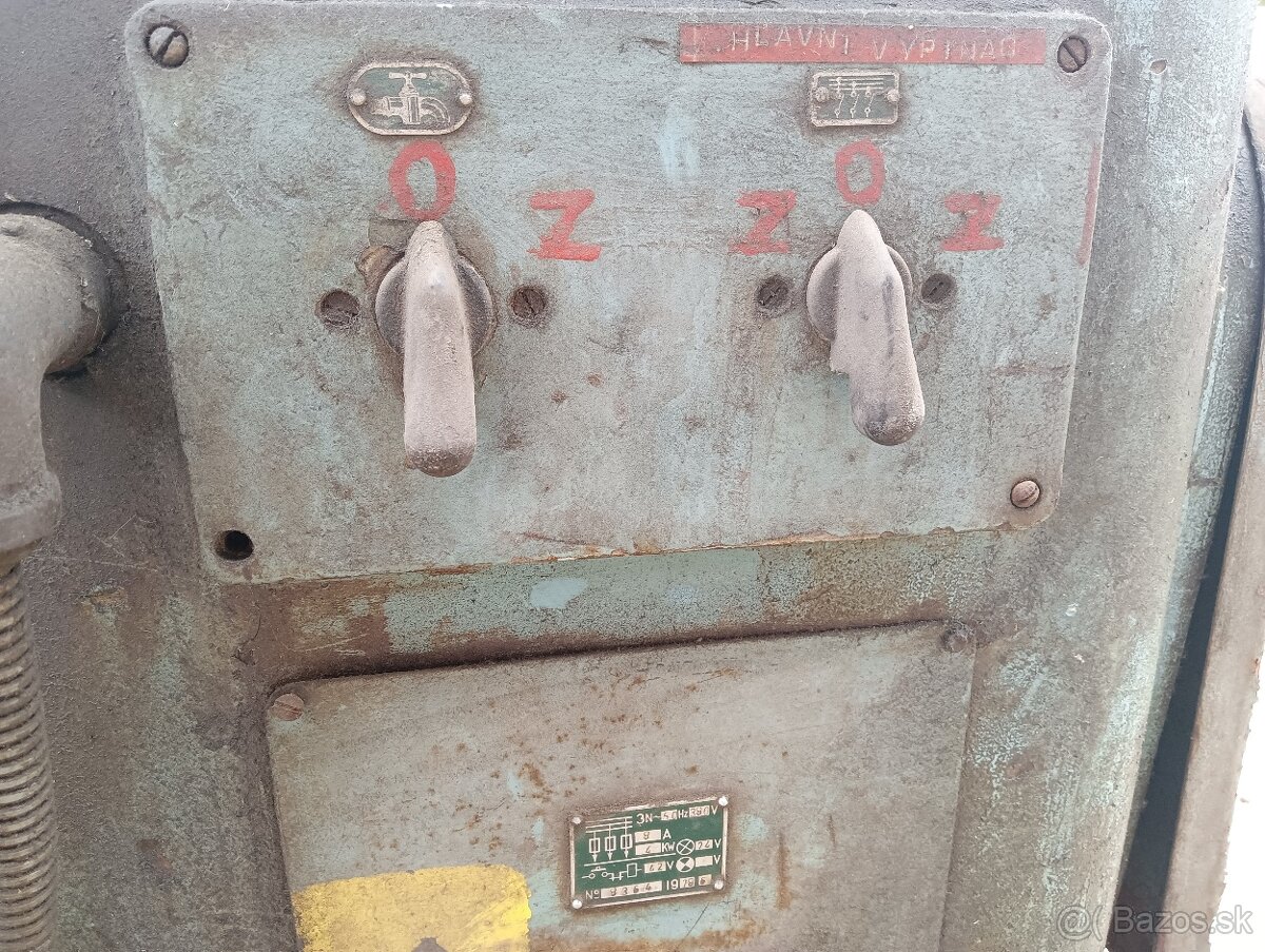 Frézka na kov litinová F2-250 TOS Korea - 4