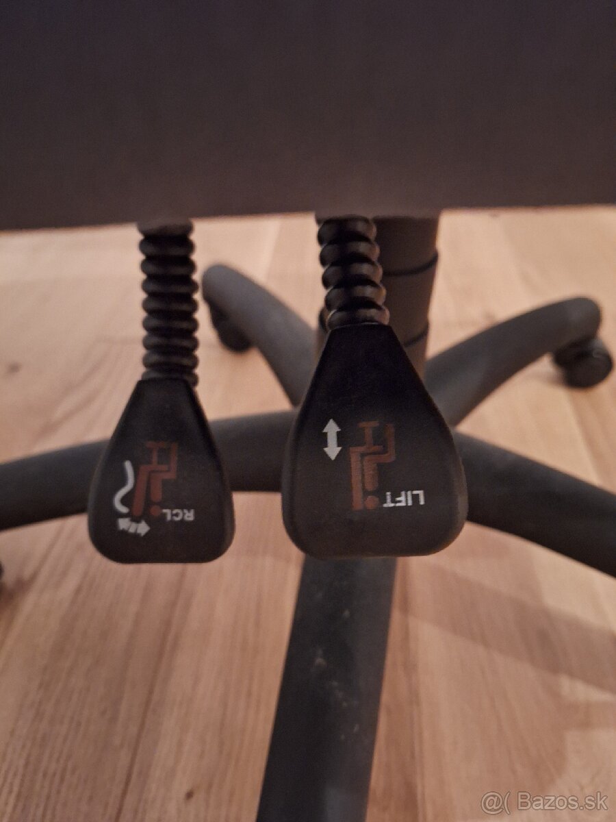 Predam pohodlne kancelarske kreslo - 4