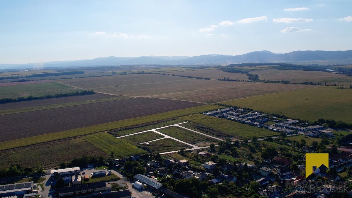 STAVEBNÉ POZEMKY v obci ZVONČÍN len 8 km od Trnavy,všetky IS - 4