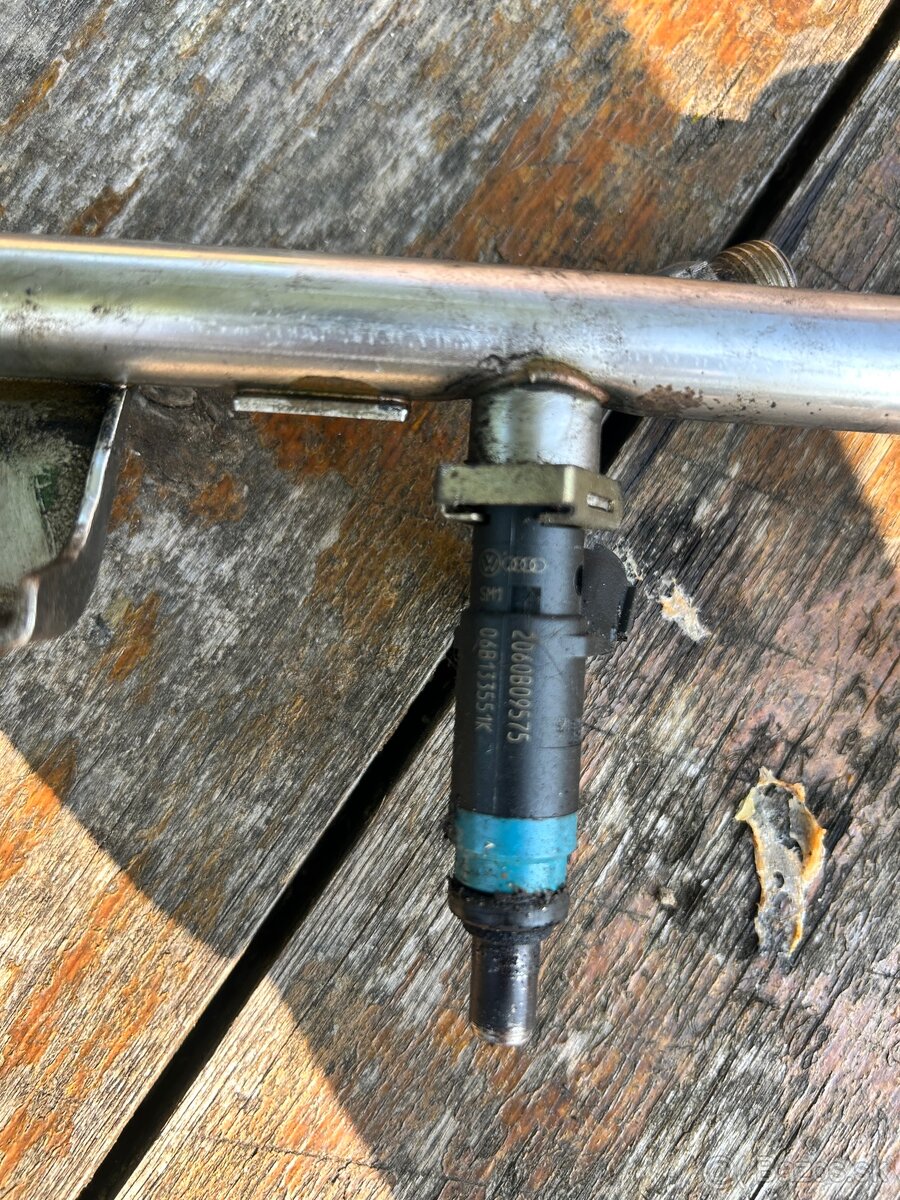 Predám palivovú rampu so vstrekovačmi – Audi A4 B6 (benzín) - 4